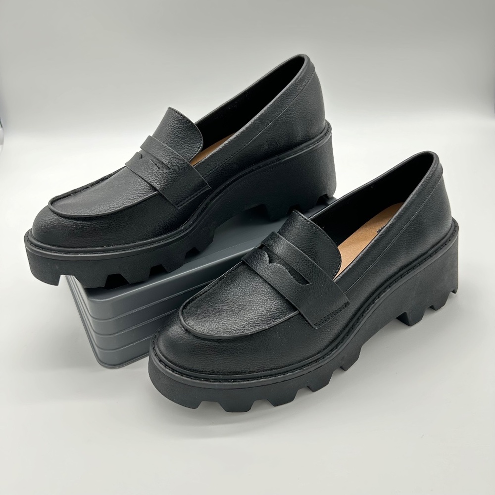 NWOB - Dolce Vita - Platform Loafers - Black - Sz 11